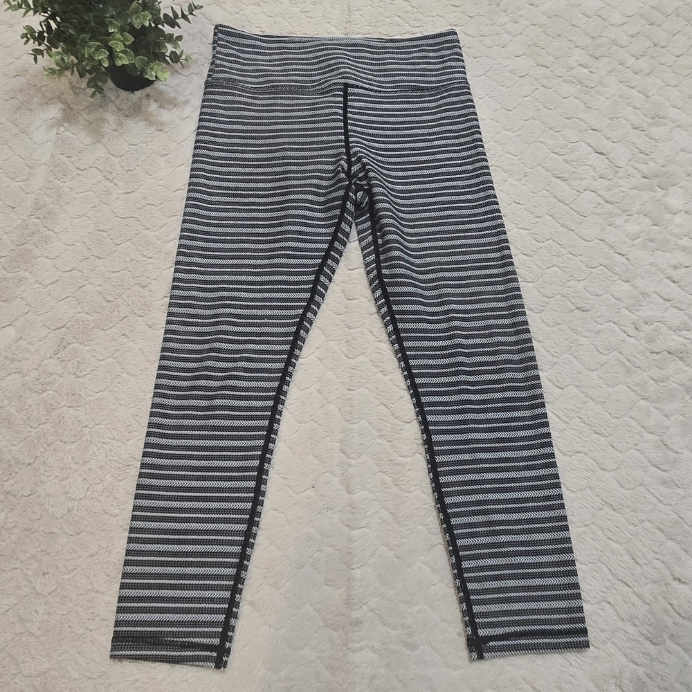 Zyia Active Black Aztec Adrenaline 7/8 Leggings, Size 8-10